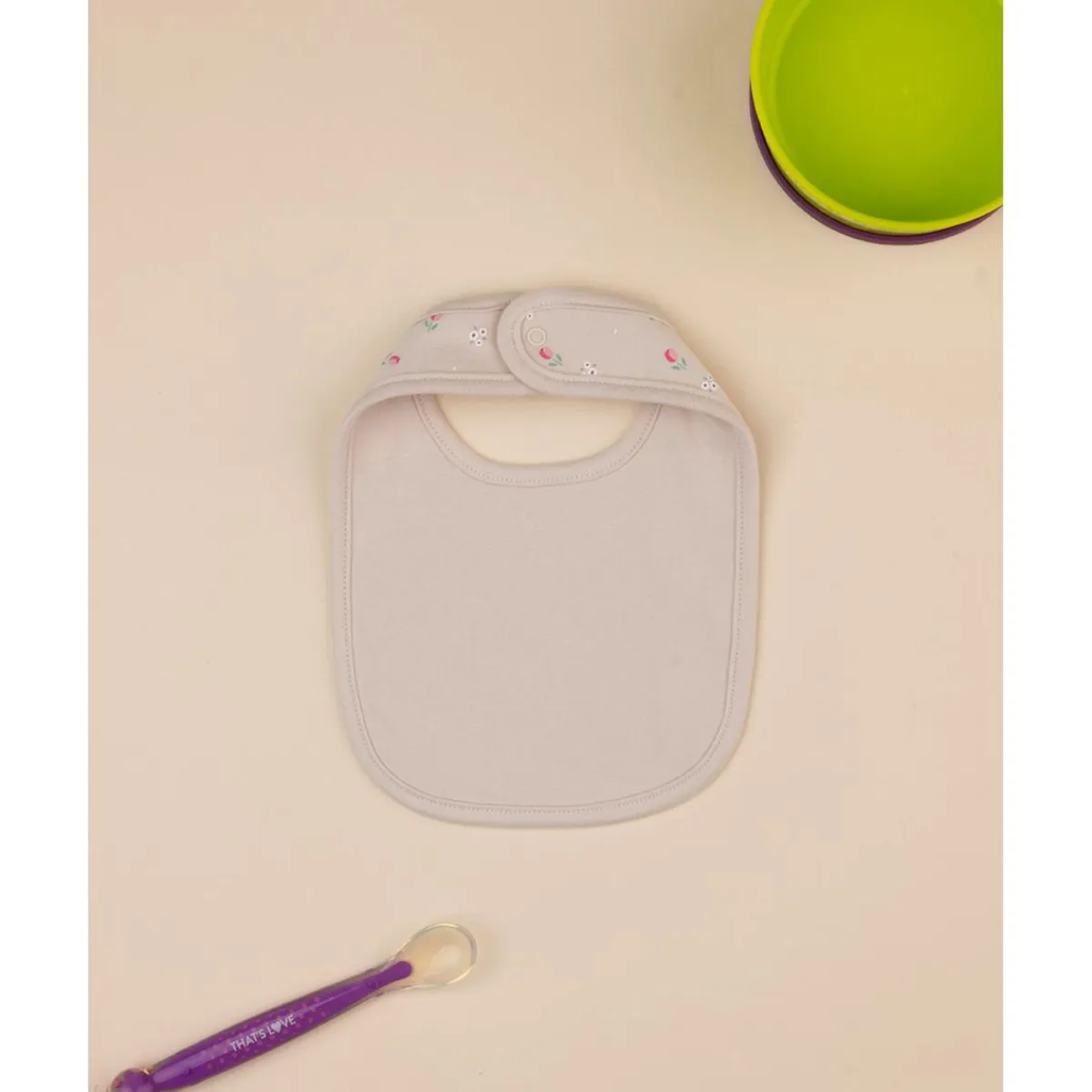 Babero Beige Flores Rojas para Recién Nacida*Prenatal Best