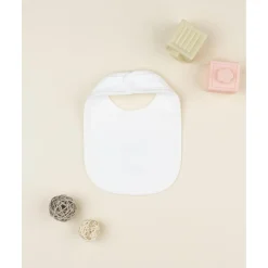 Babero para bebés en color crema con estampado*Prenatal Outlet