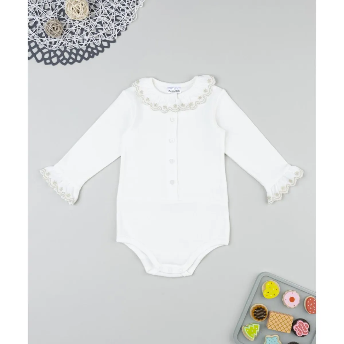 Body bebé blanco con cuello bordado*Prenatal Hot