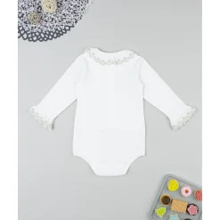 Body bebé blanco con cuello bordado*Prenatal Hot