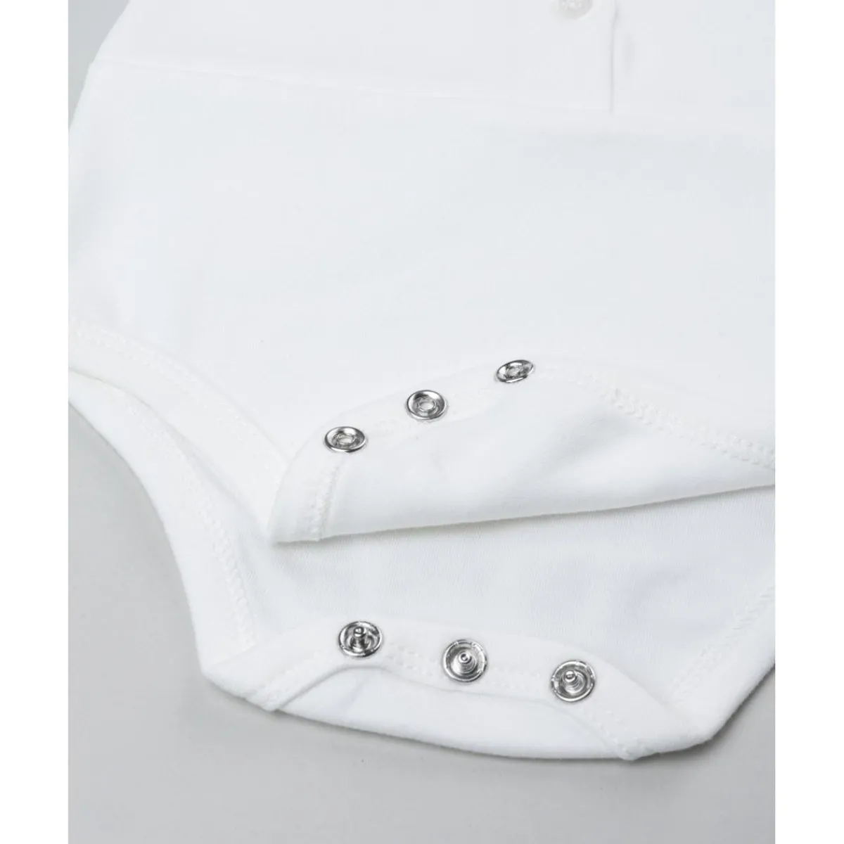 Body bebé blanco con cuello bordado*Prenatal Hot