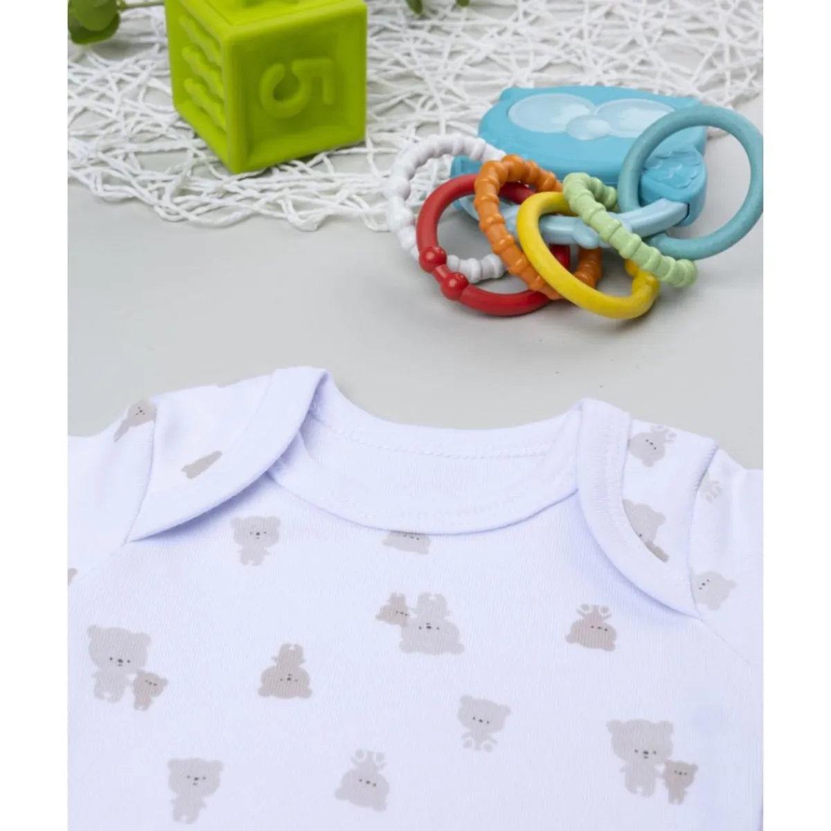 Body blanco de manga corta para bebé con estampado de ositos*Prenatal Sale