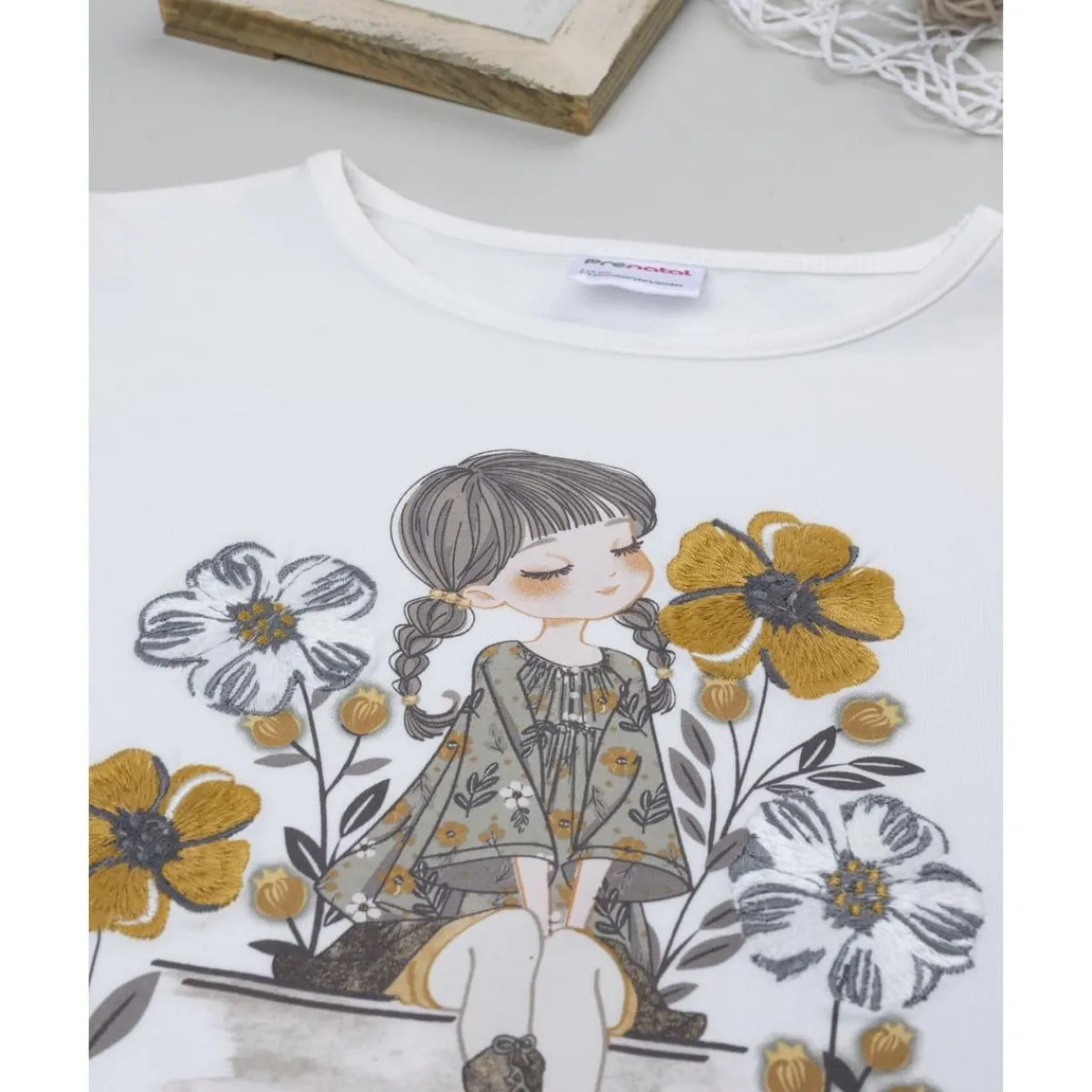 Camiseta blanca niña con bordados florales*Prenatal Discount