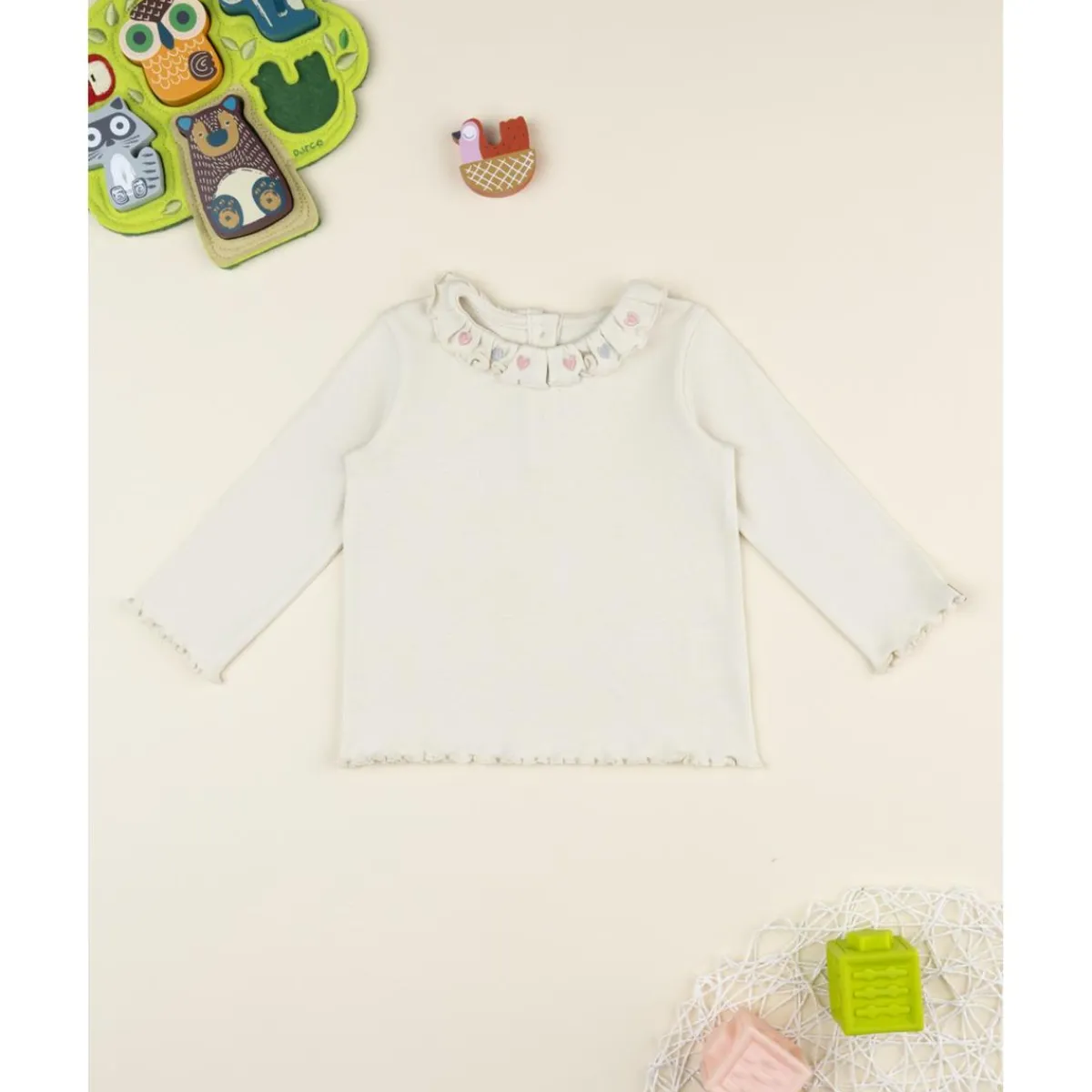 Camiseta niña color crema con bordado cuello*Prenatal Sale
