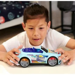 Coche de juguete con luces intermitentes, música y giros, incluye pilas ㅤ*FUNKO UK LIMITED