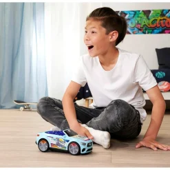 Coche de juguete con luces intermitentes, música y giros, incluye pilas ㅤ*FUNKO UK LIMITED