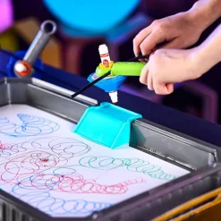 - Colourwhirls Arena de Combate + 4 Pinta Peonzas*CRAYOLA Hot