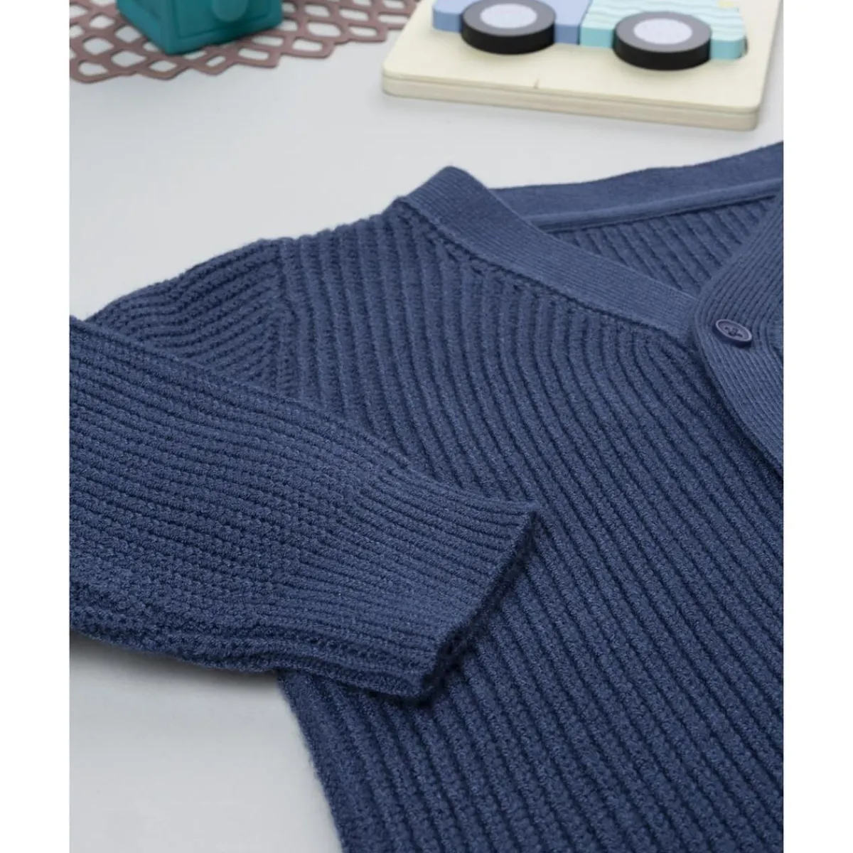 Cárdigan de niño azul tricotado*Prenatal