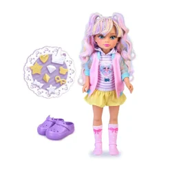Famosa - Muñeca Charms in Style con accesorios*NANCY Hot