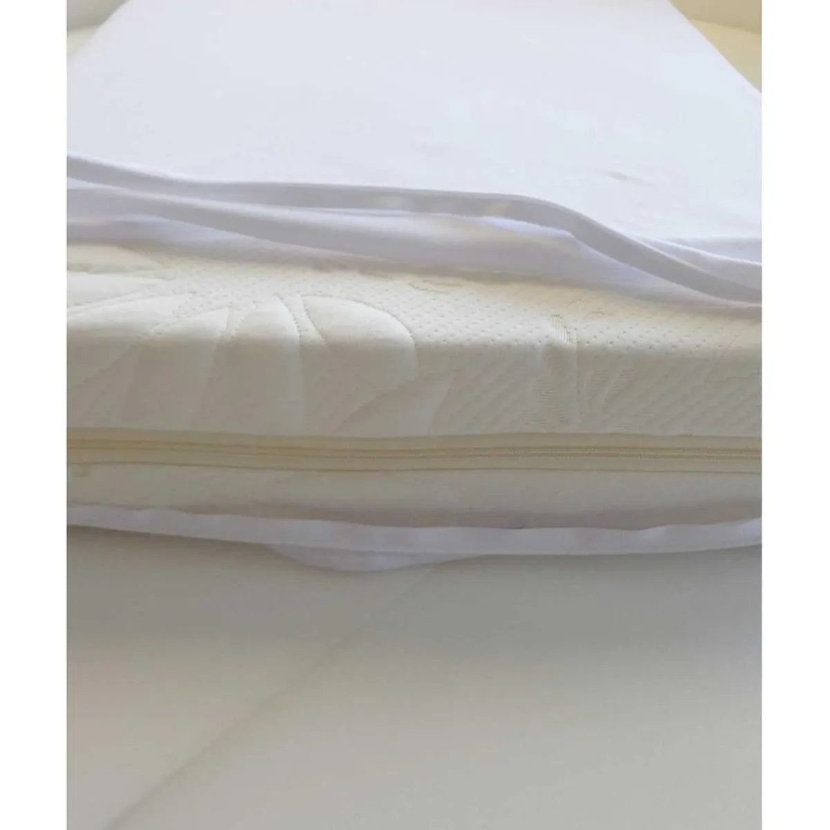 - Funda de colchón con cremallera*GIORDANI New