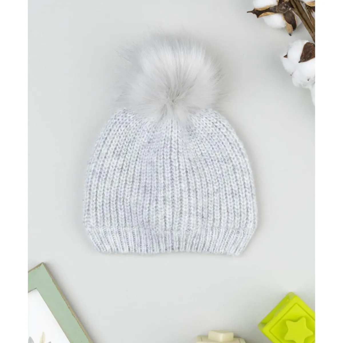 Gorro pompon niña gris con lurex*Prenatal Outlet