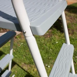 - Escalera de 136 cm para piscinas de 120-132 cm*GRE