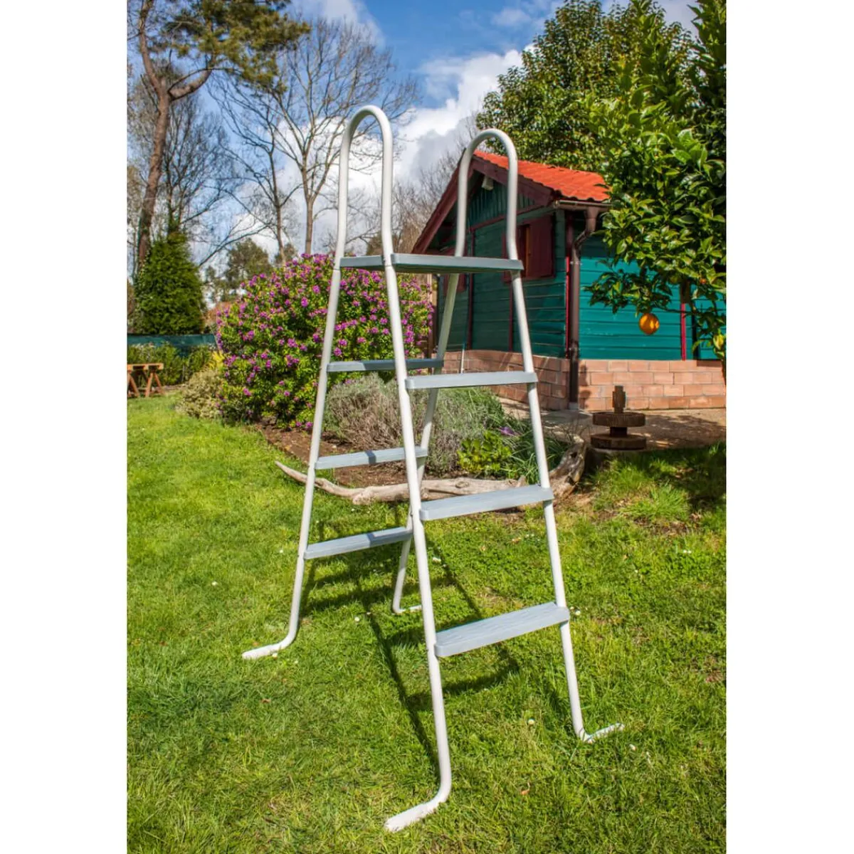 - Escalera de 136 cm para piscinas de 120-132 cm*GRE