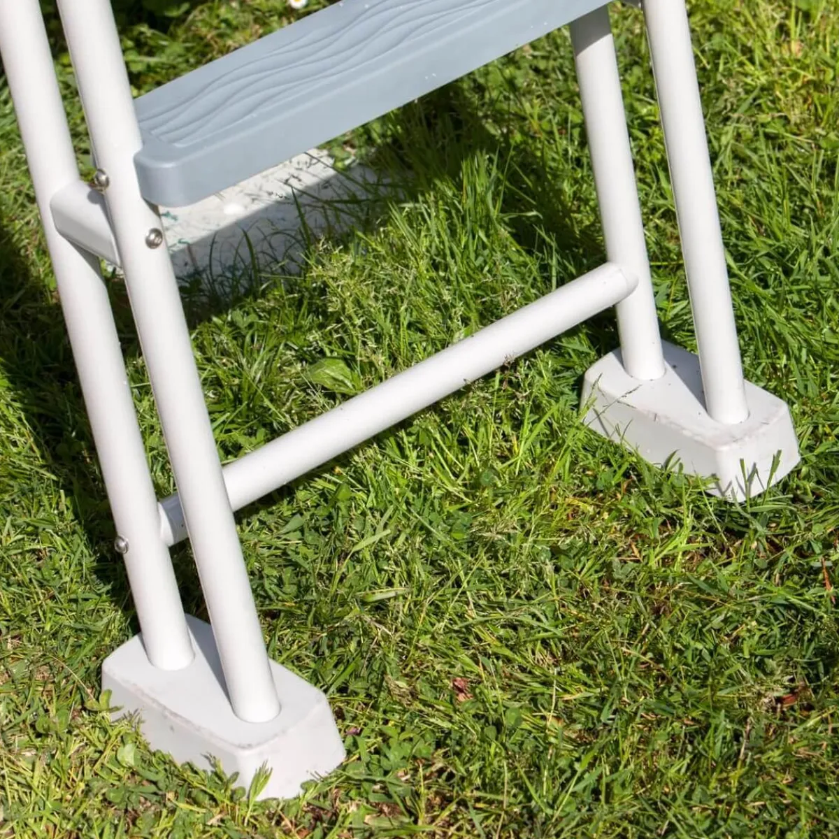 - Escalera de 136 cm para piscinas de 120-132 cm*GRE