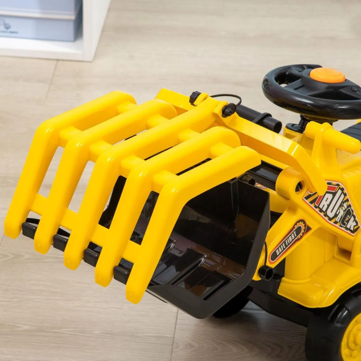 - Tractor correpasillos sin pedales amarillo*Homcom