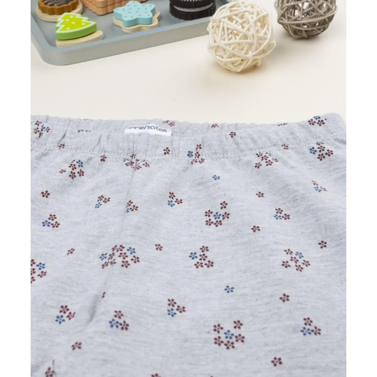 Leggings grises de niña con estampado floral allover*Prenatal New