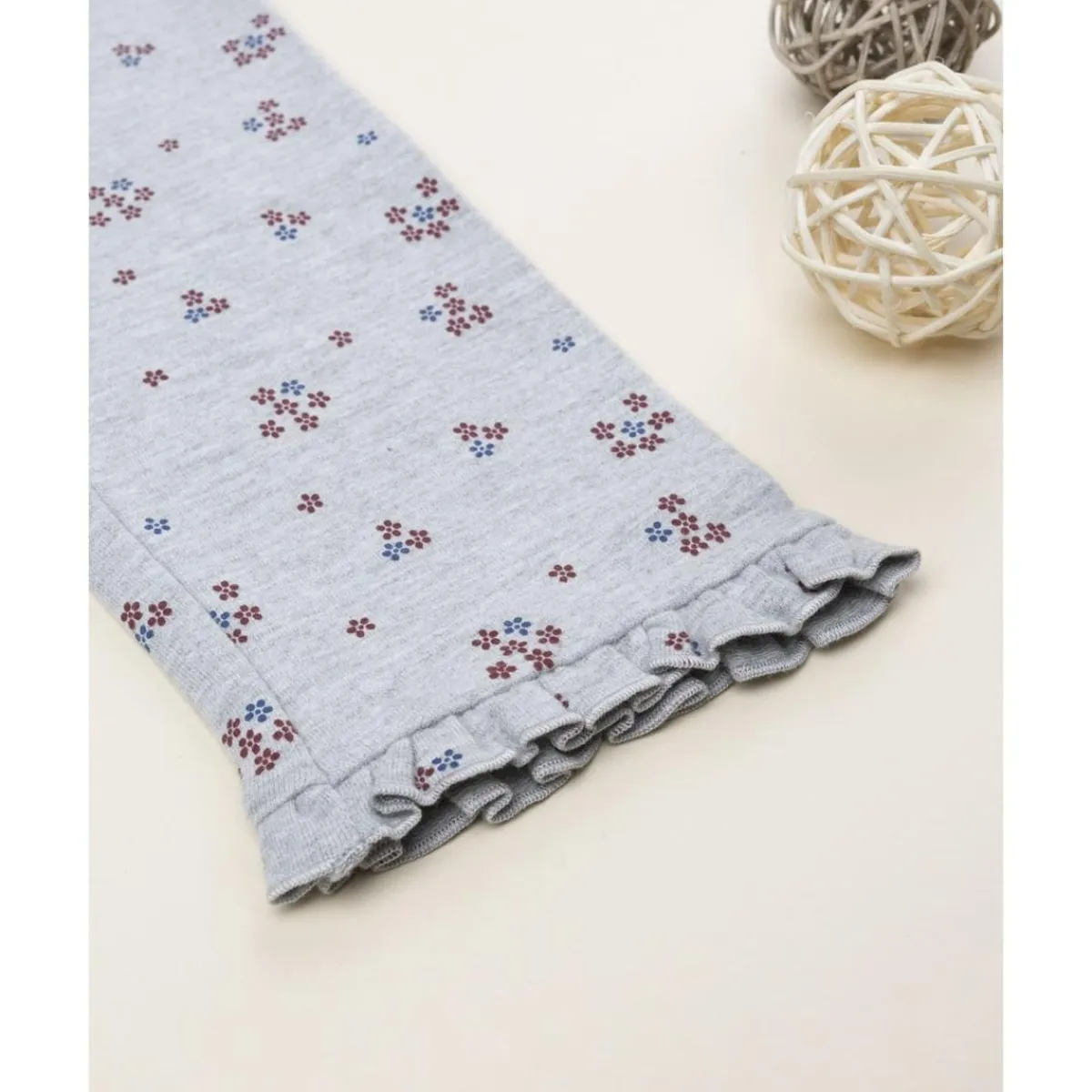 Leggings grises de niña con estampado floral allover*Prenatal New