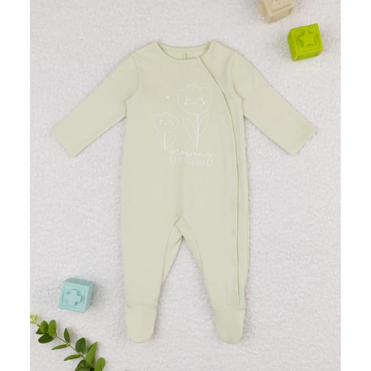 Mameluco verde con flores estilizadas*Prenatal Outlet