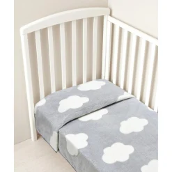 Manta para cama de peluche sintético gris con nubes*Prenatal New