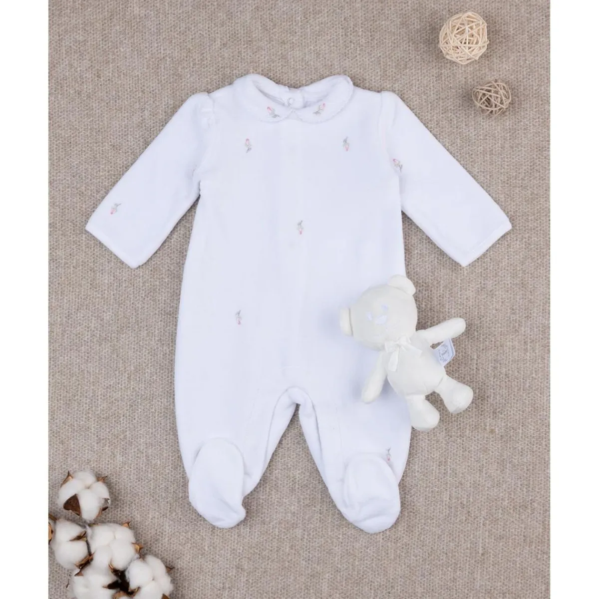 Monito de bebé blanco con osito de regalo*Prenatal Clearance