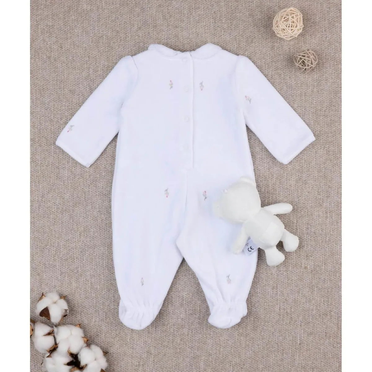 Monito de bebé blanco con osito de regalo*Prenatal Clearance
