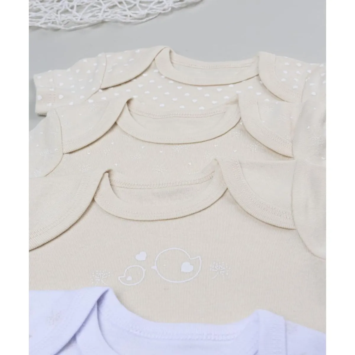 Pack 5 bodies de manga corta para niña en beige y blanco*Prenatal Online