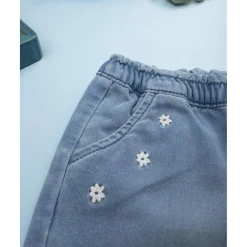 Pantalón denim claro niña con flores bordadas*Prenatal New