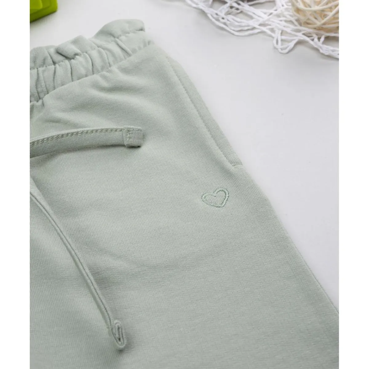 Sale Pantalón niña verde con corazón bordado Niña·Bebé Niña 3-36 Meses|Bebé Niña 3-36 Meses·Vaqueros, Pantalones Y Petos