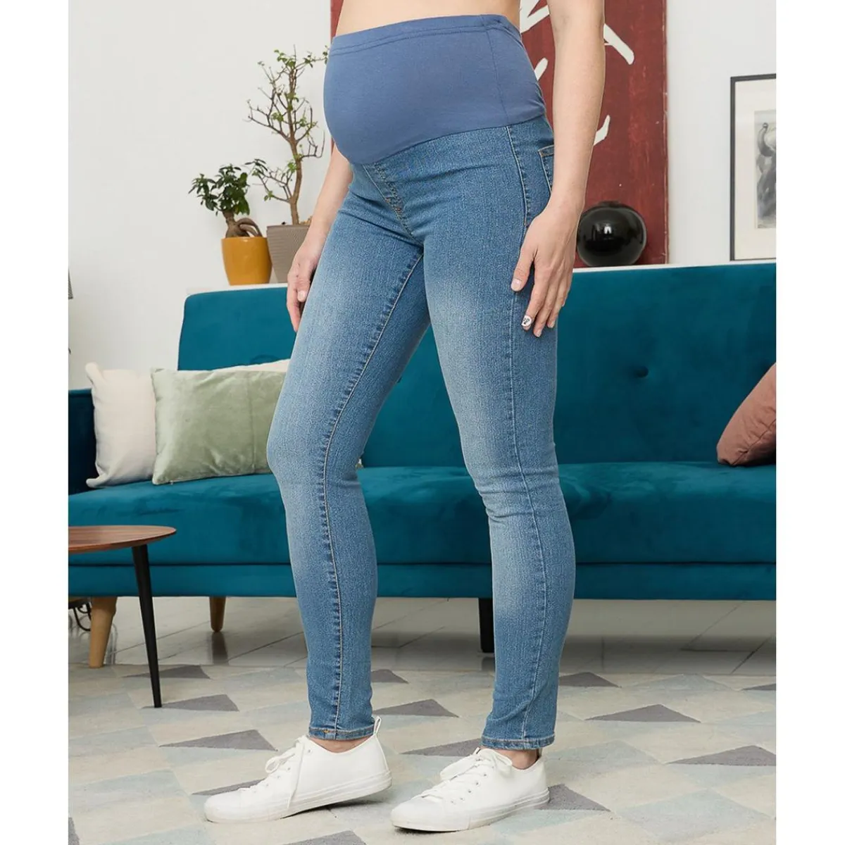 Pantalón premamá en denim elástico con banda alta en la cintura*Prenatal New