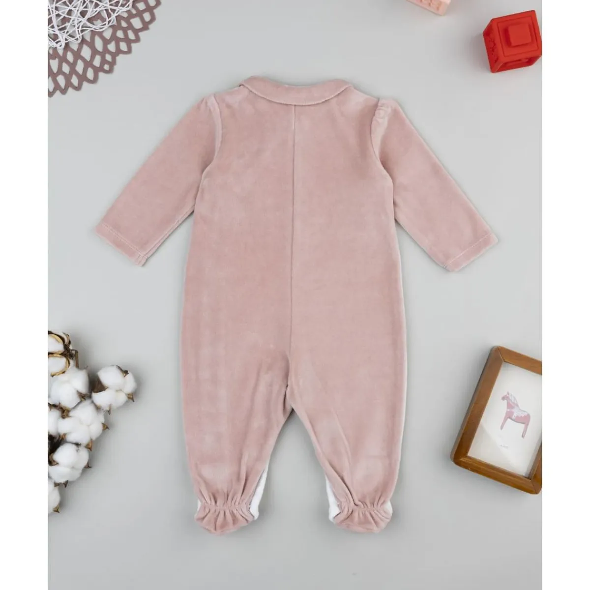 Pijama bicolor de bebé en terciopelo blanco y rosa*Prenatal
