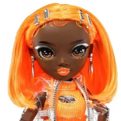 - Michelle St. Charles Muñecas