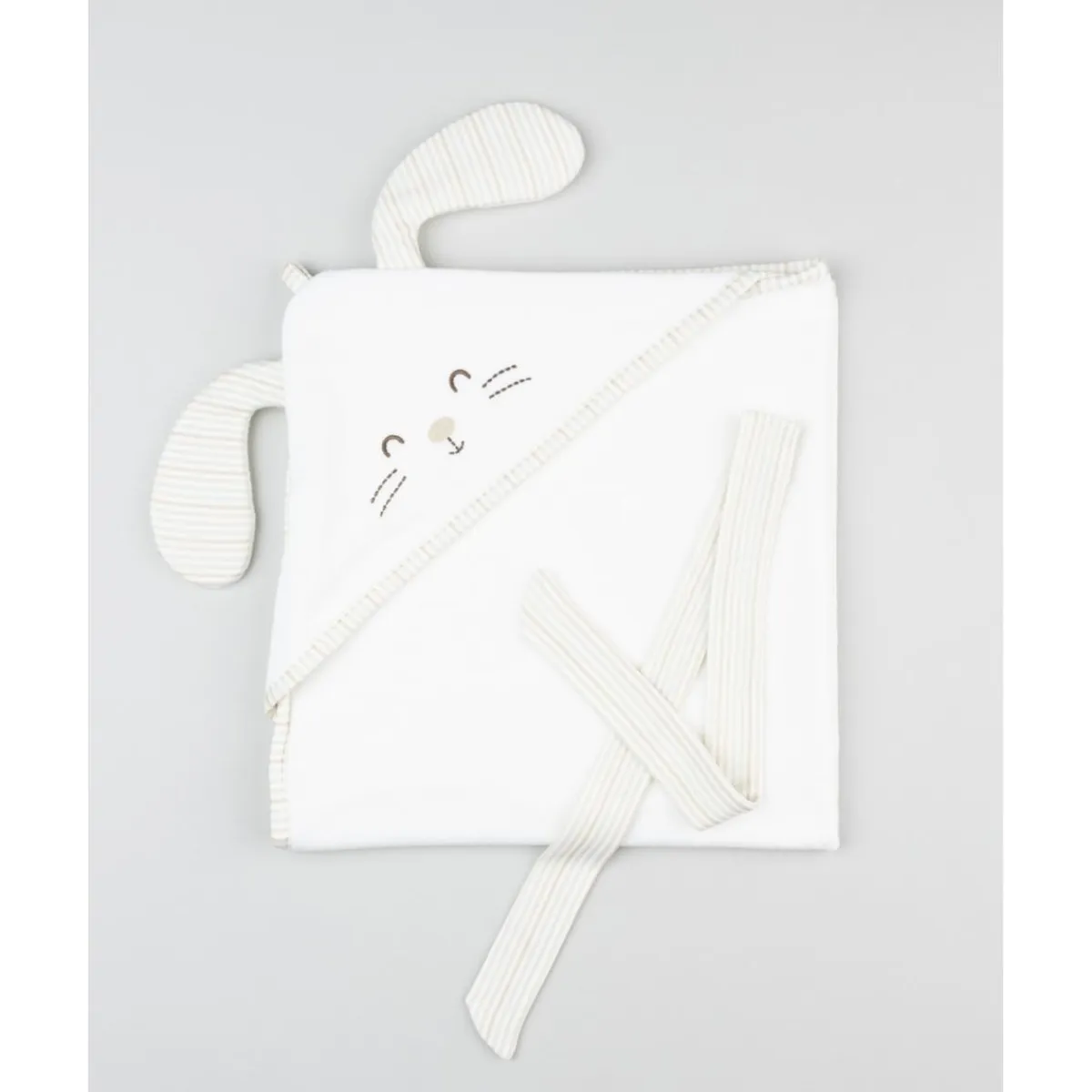 Toalla cuadrada blanca con conejito*Prenatal Sale